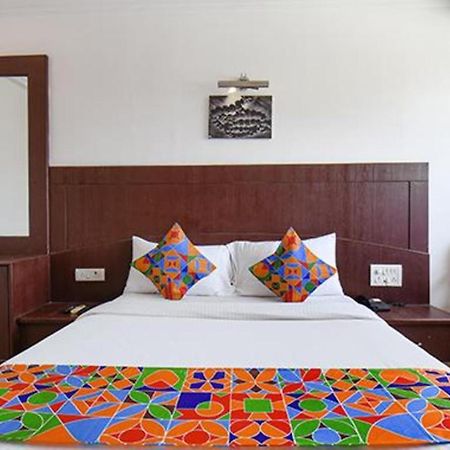 Hotel Shirdi Sai Wada Экстерьер фото