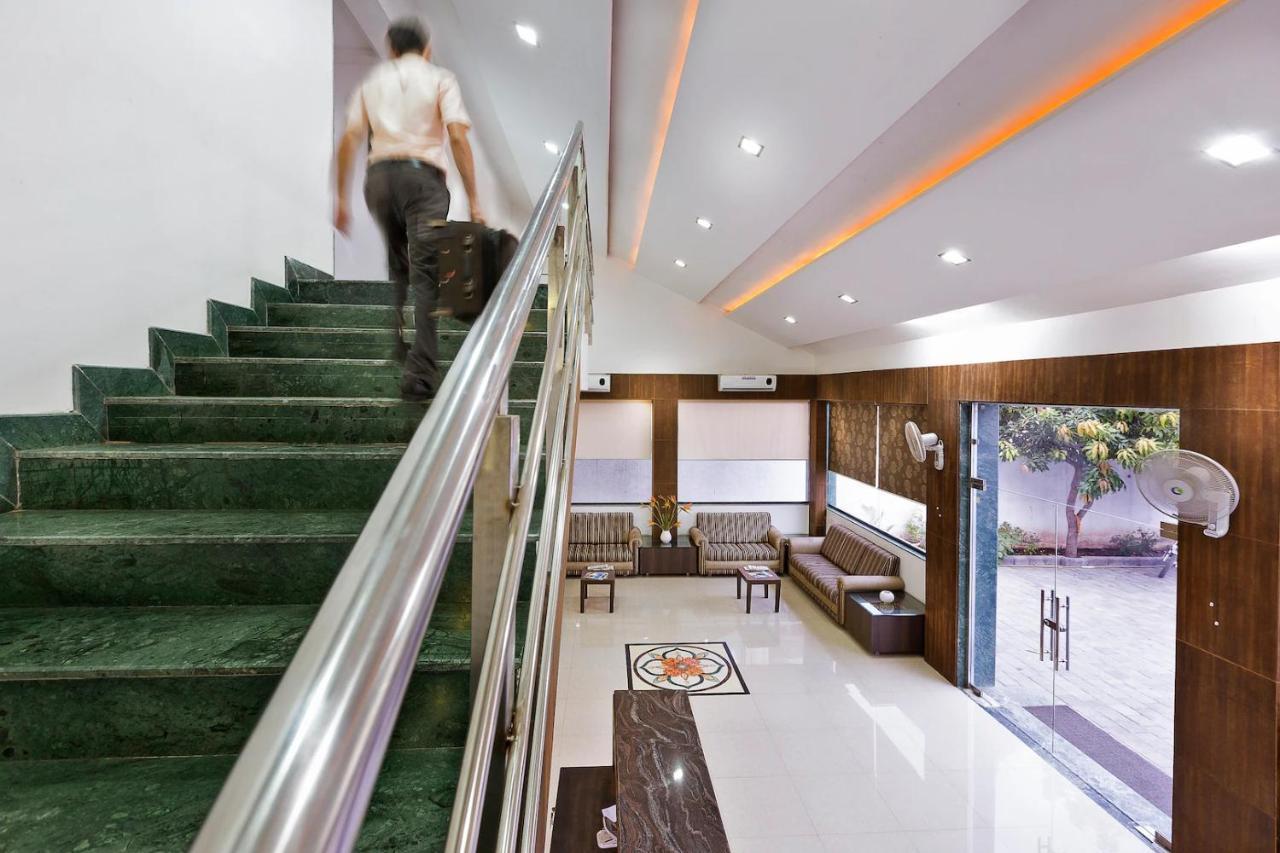 Hotel Shirdi Sai Wada Экстерьер фото