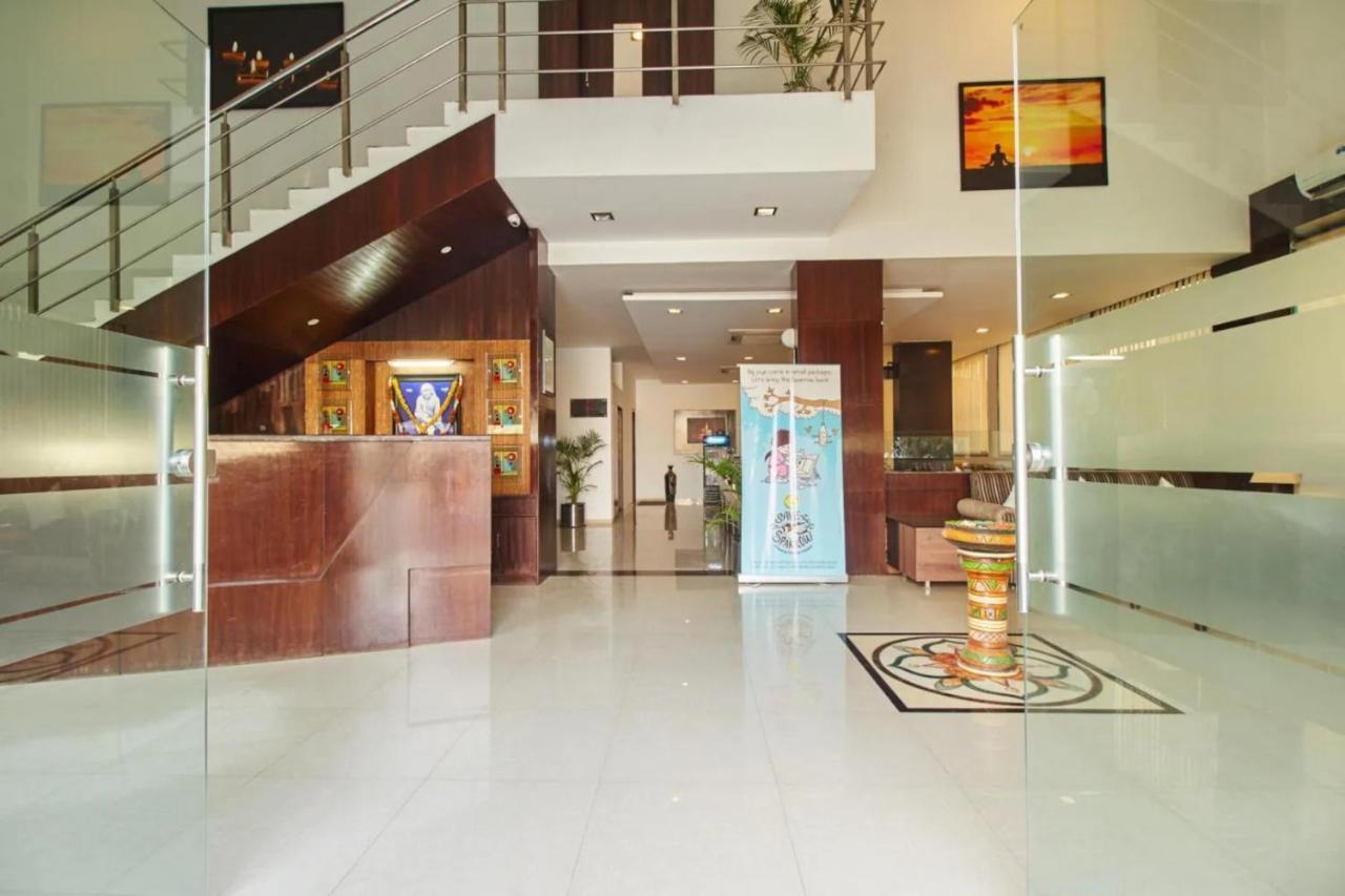 Hotel Shirdi Sai Wada Экстерьер фото