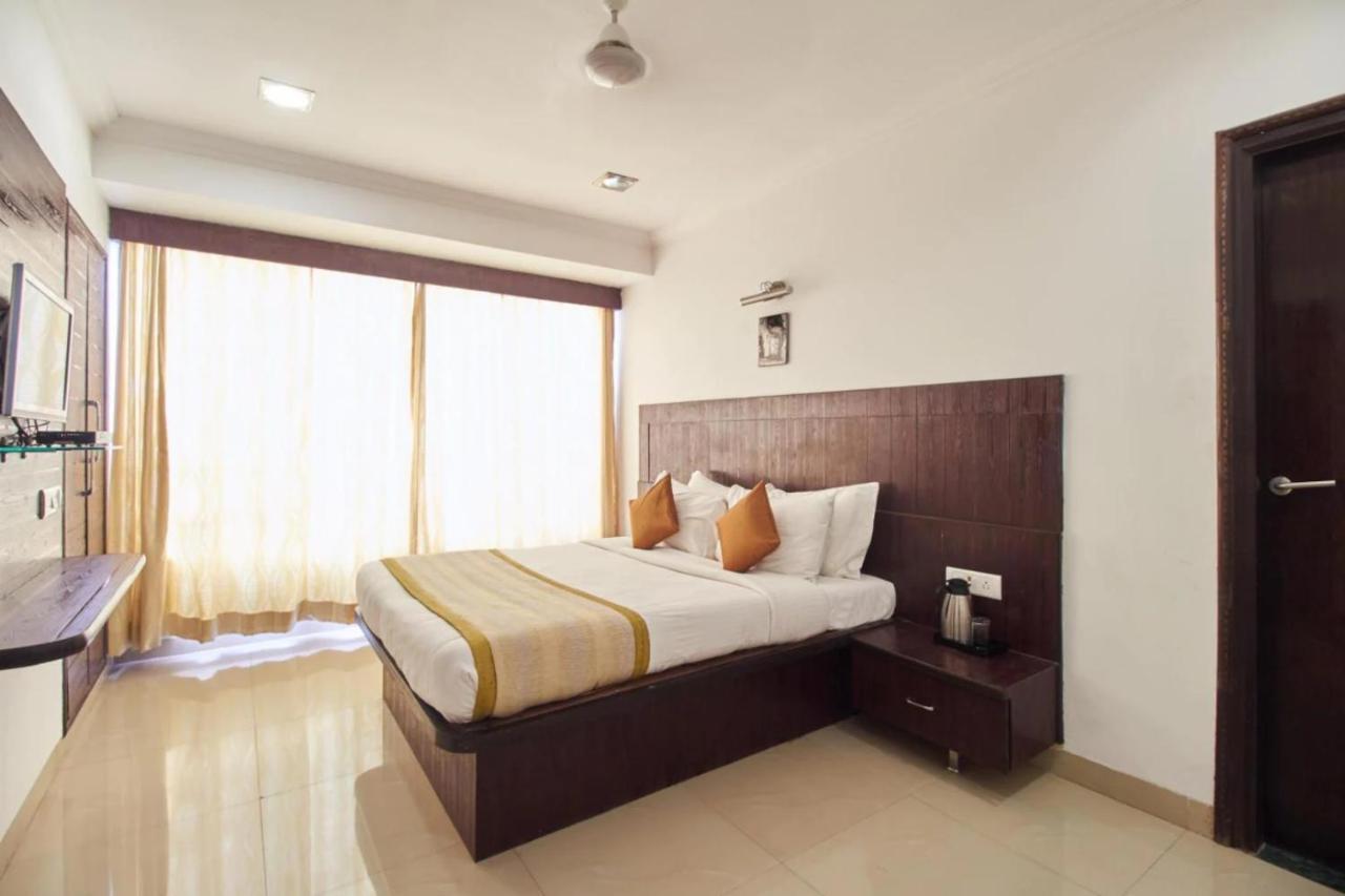 Hotel Shirdi Sai Wada Экстерьер фото