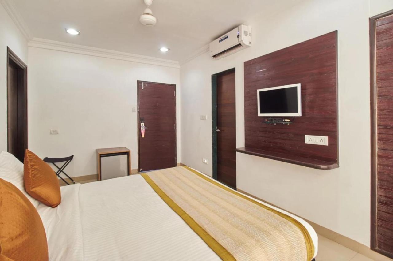 Hotel Shirdi Sai Wada Экстерьер фото