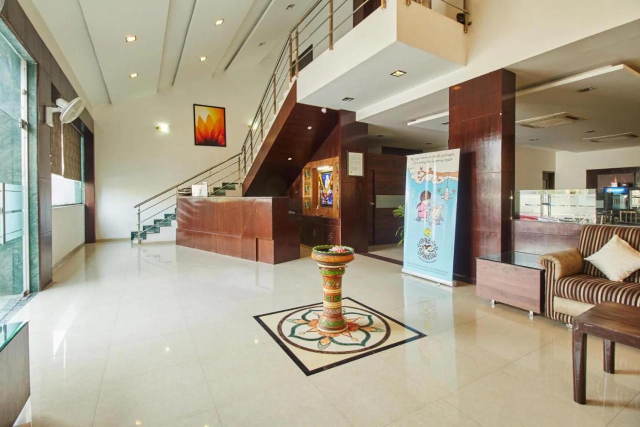 Hotel Shirdi Sai Wada Экстерьер фото