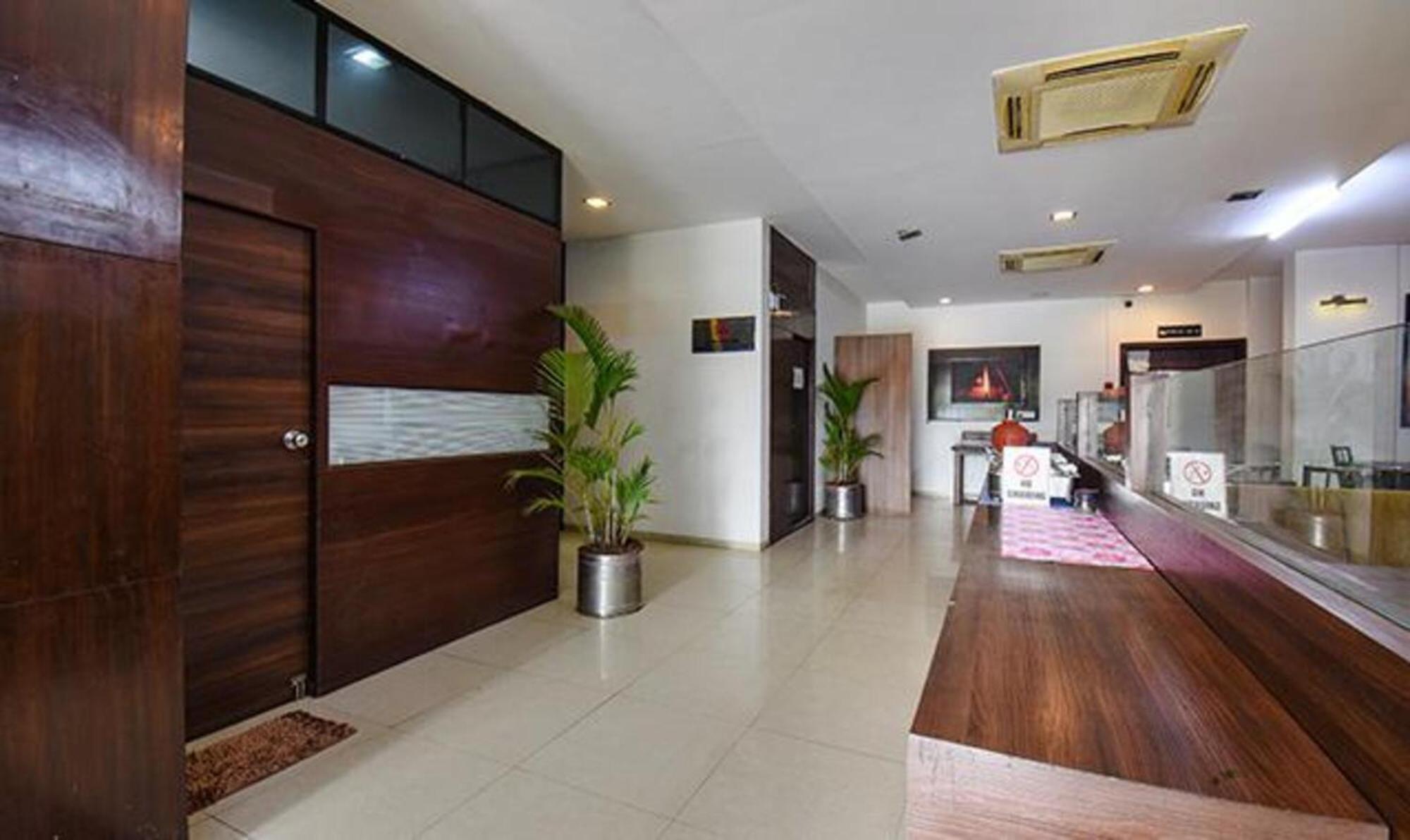 Hotel Shirdi Sai Wada Экстерьер фото