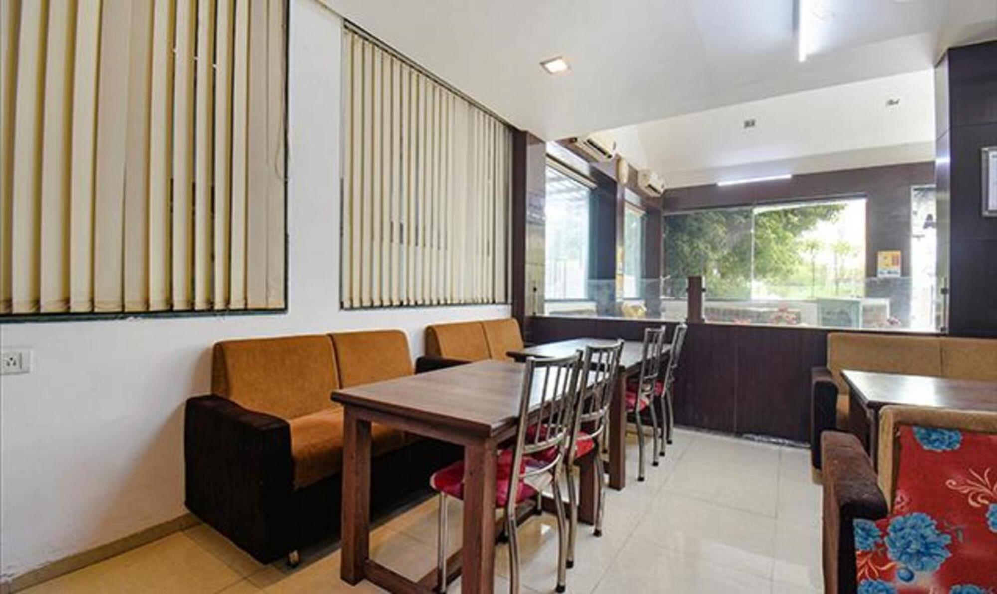 Hotel Shirdi Sai Wada Экстерьер фото