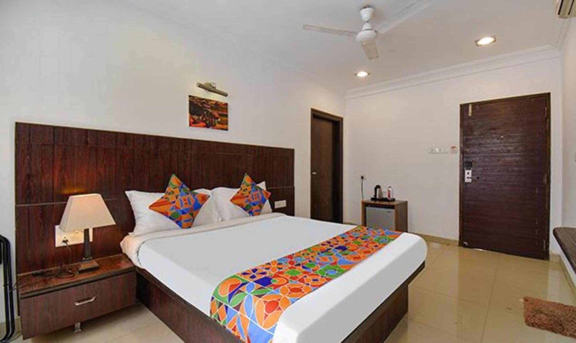 Hotel Shirdi Sai Wada Экстерьер фото