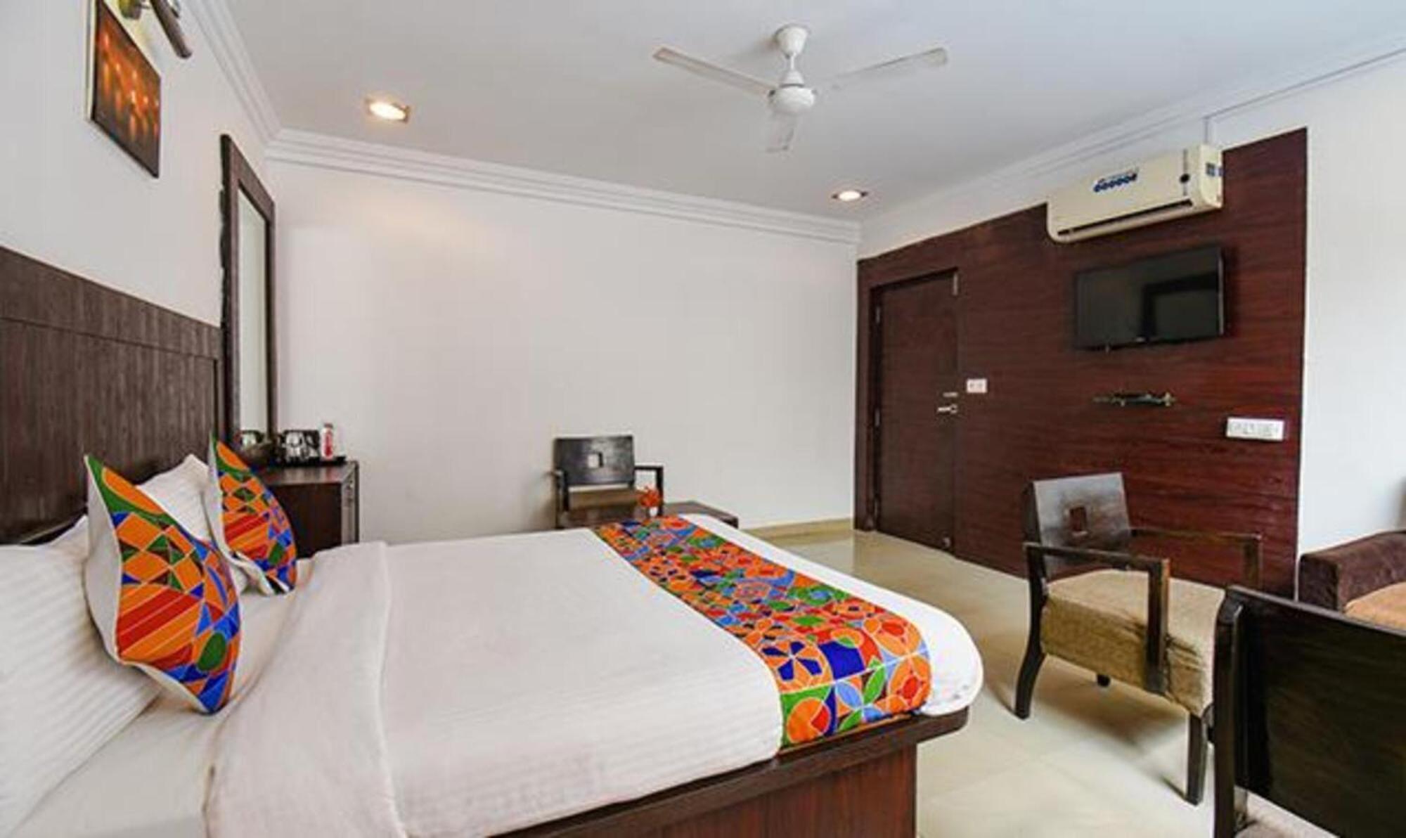 Hotel Shirdi Sai Wada Экстерьер фото
