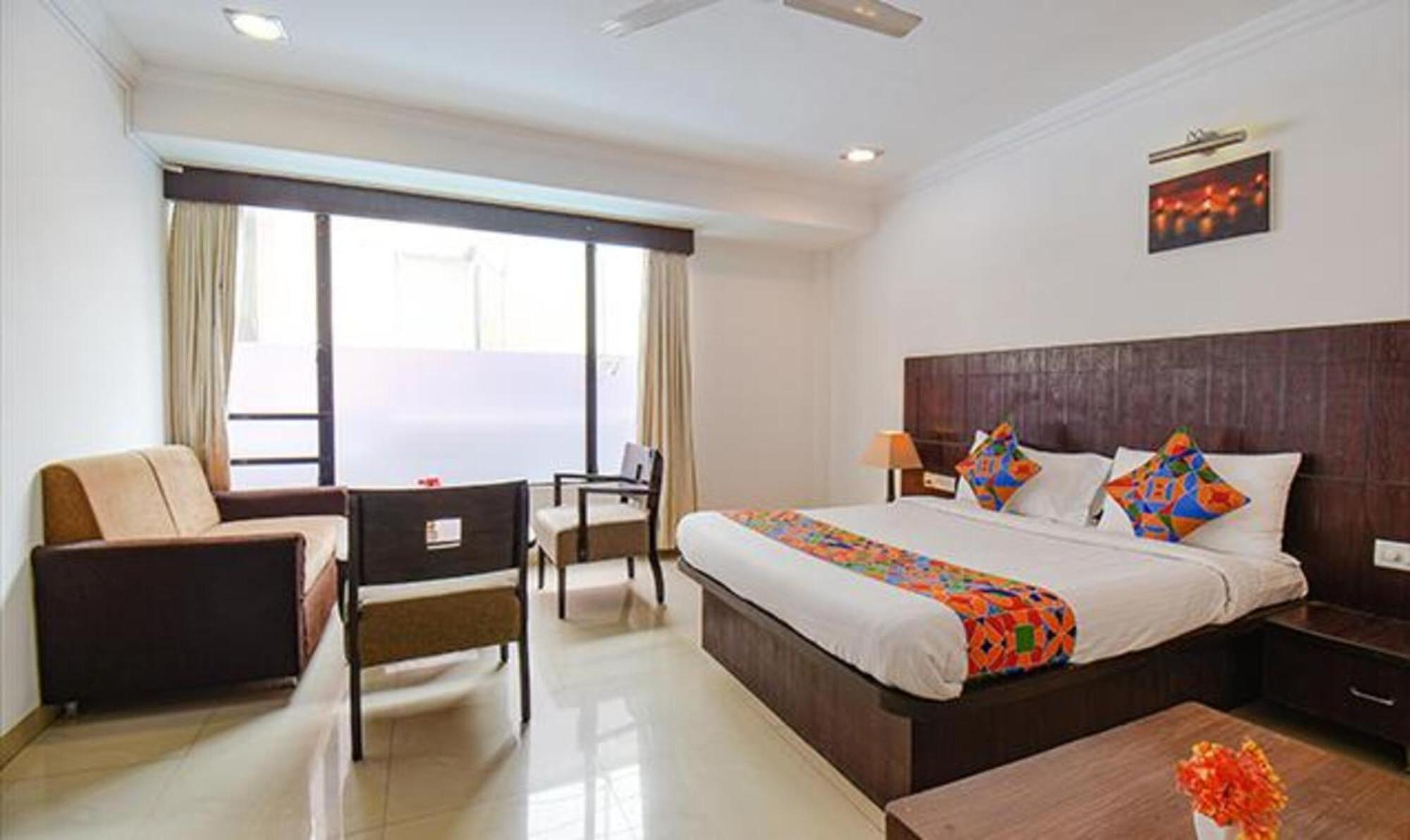 Hotel Shirdi Sai Wada Экстерьер фото