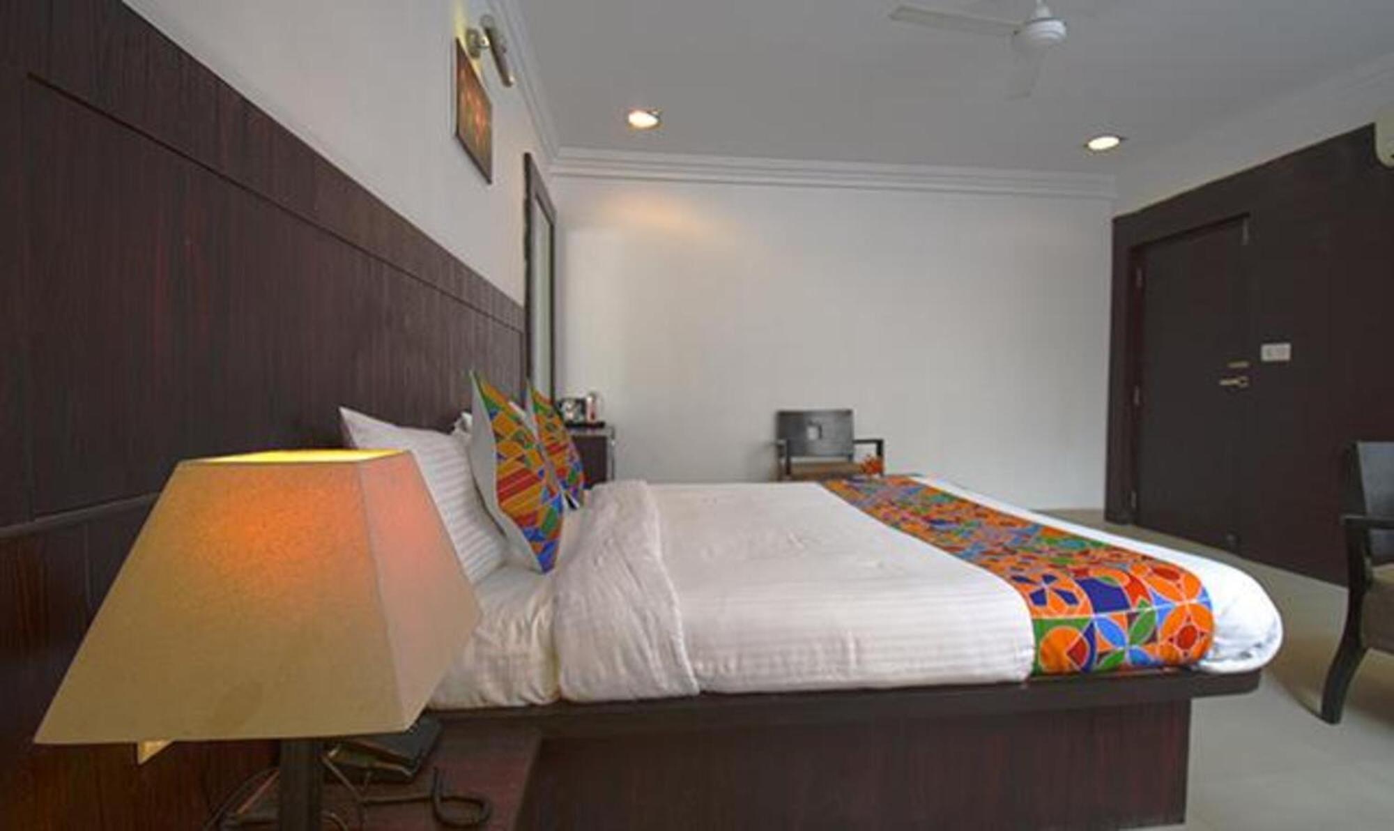 Hotel Shirdi Sai Wada Экстерьер фото
