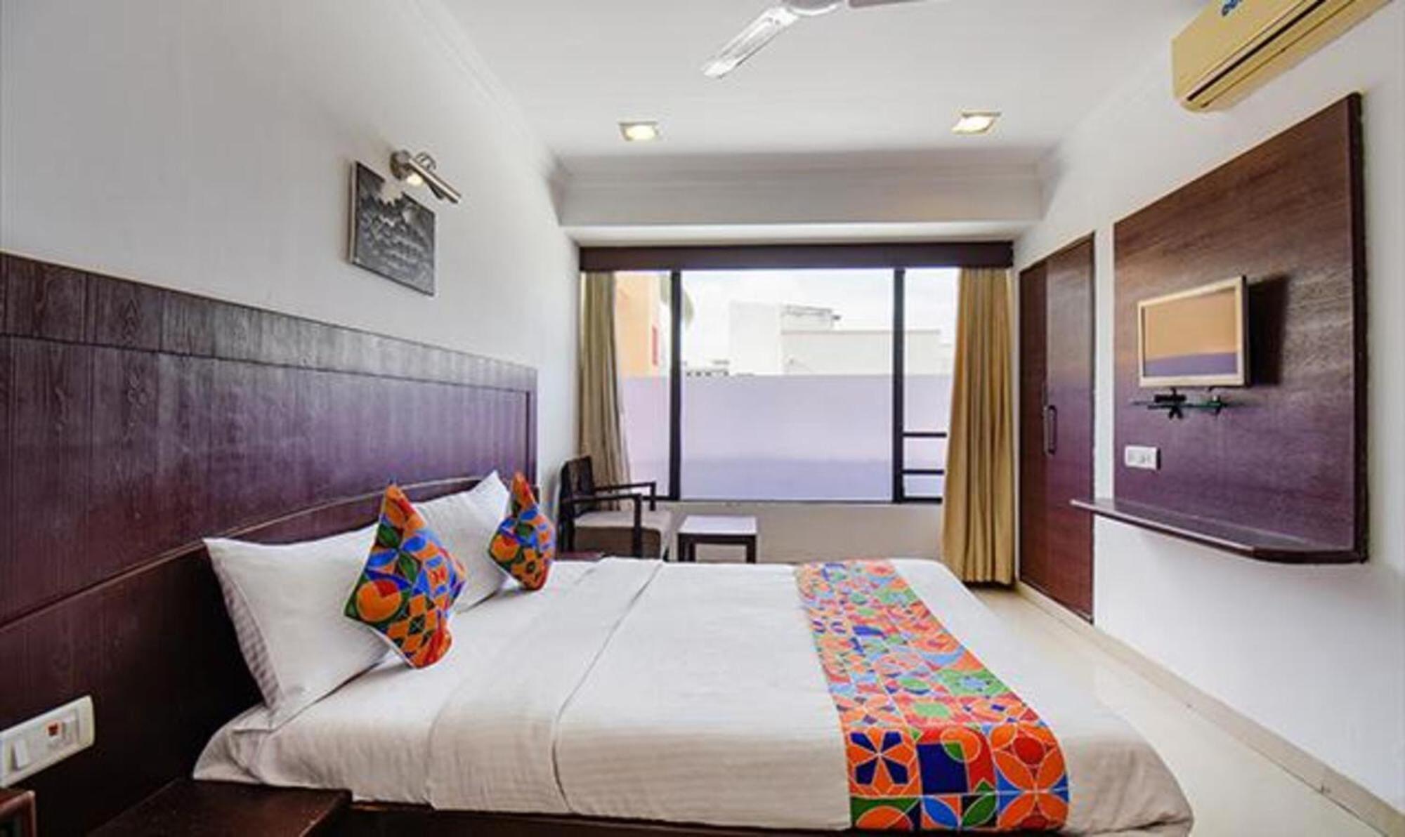 Hotel Shirdi Sai Wada Экстерьер фото