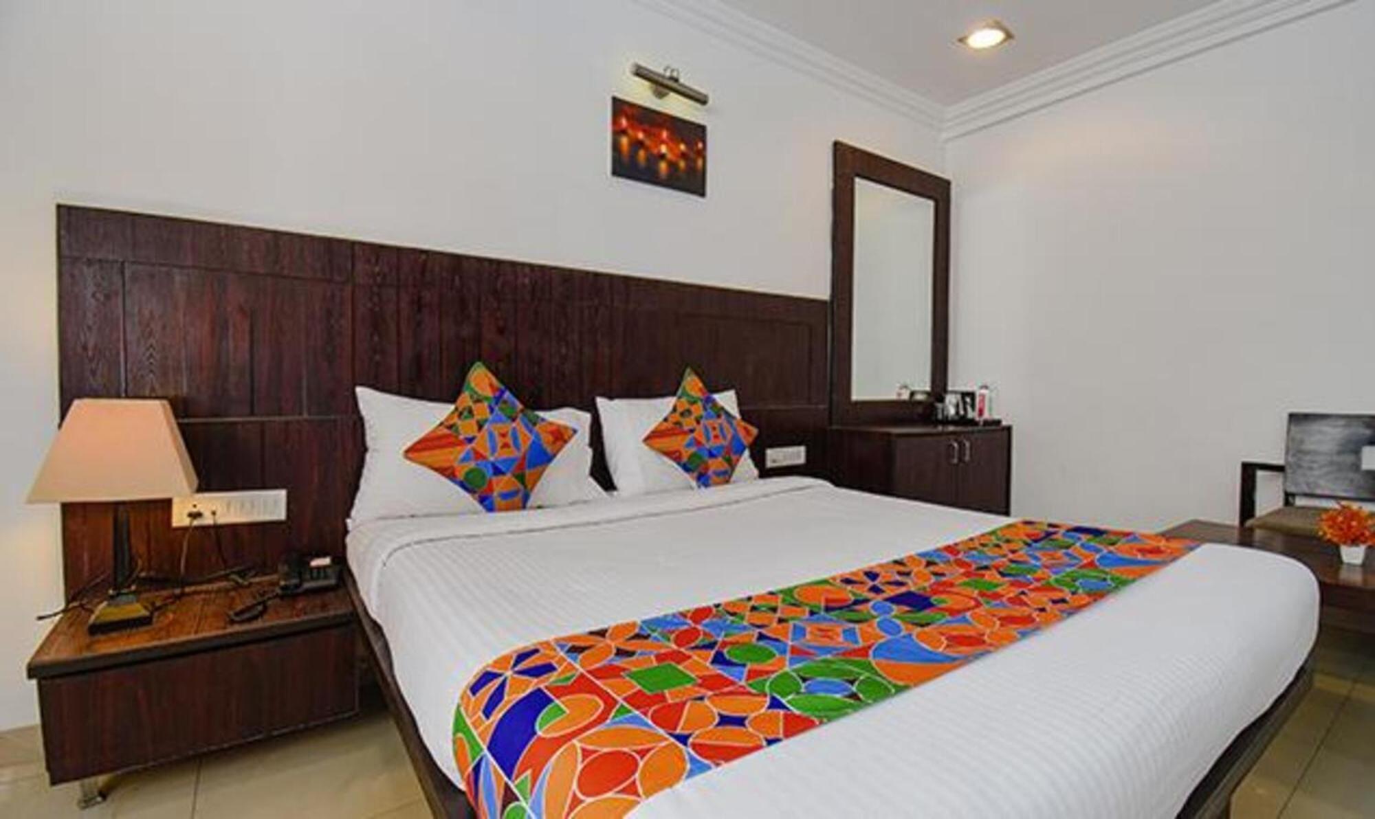 Hotel Shirdi Sai Wada Экстерьер фото