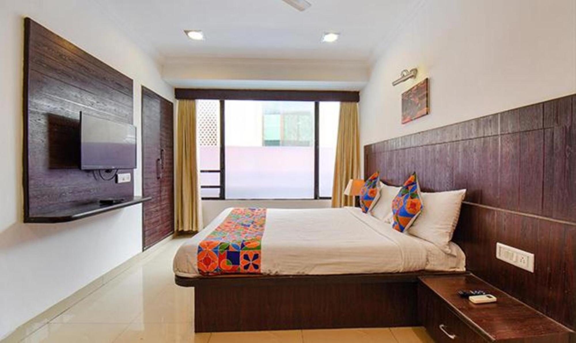 Hotel Shirdi Sai Wada Экстерьер фото