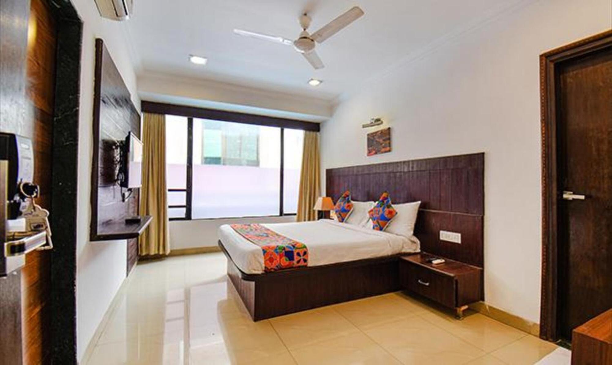 Hotel Shirdi Sai Wada Экстерьер фото