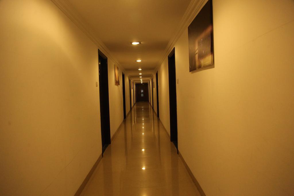 Hotel Shirdi Sai Wada Экстерьер фото