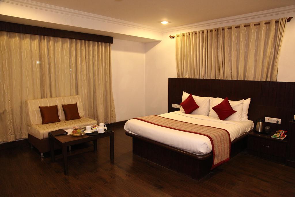 Hotel Shirdi Sai Wada Экстерьер фото