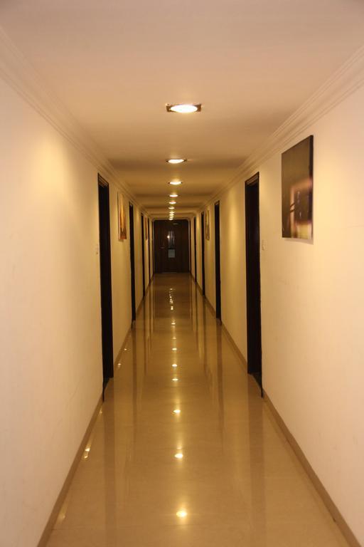 Hotel Shirdi Sai Wada Экстерьер фото