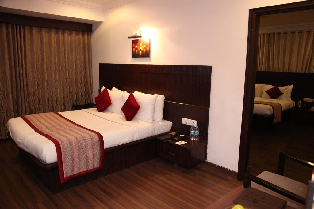 Hotel Shirdi Sai Wada Экстерьер фото