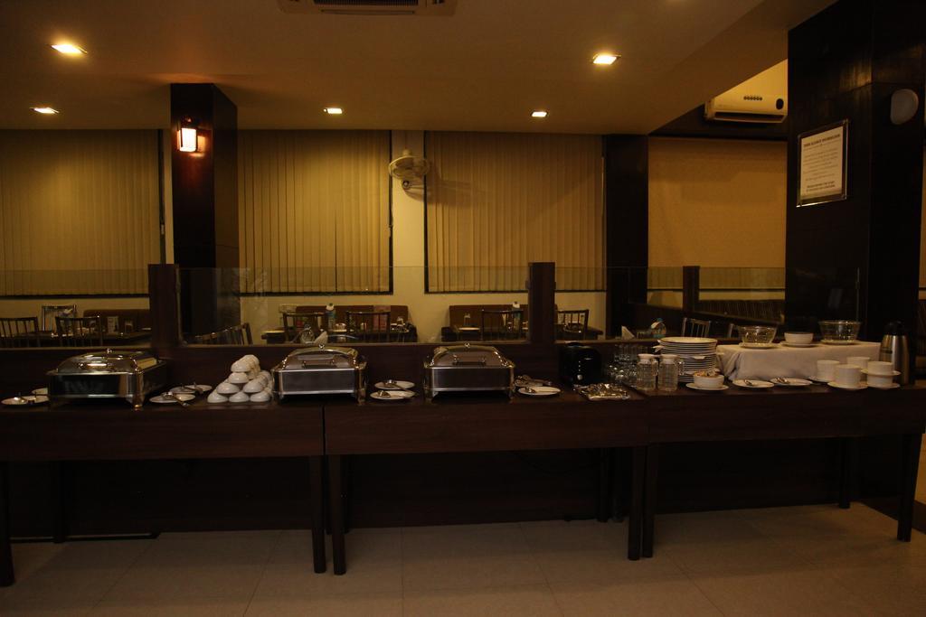Hotel Shirdi Sai Wada Экстерьер фото
