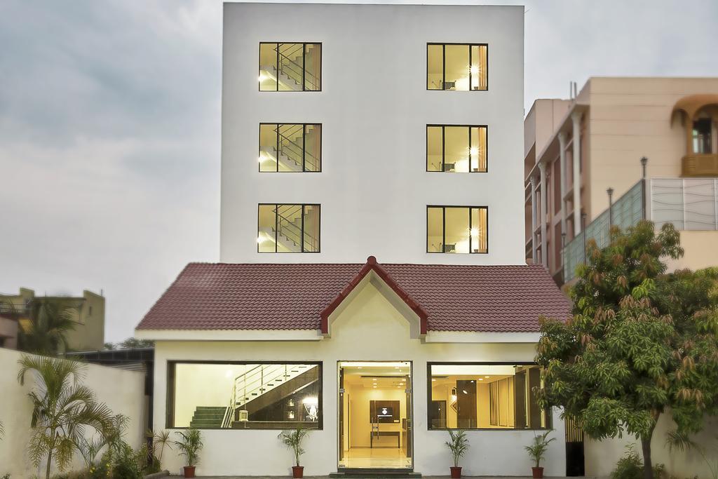 Hotel Shirdi Sai Wada Экстерьер фото