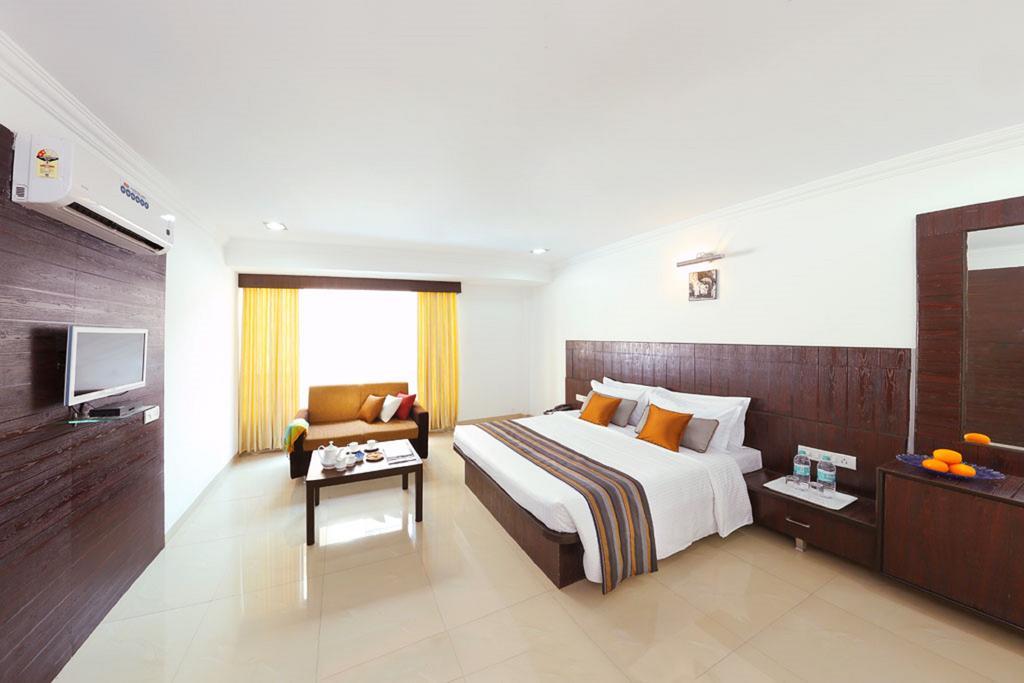 Hotel Shirdi Sai Wada Экстерьер фото