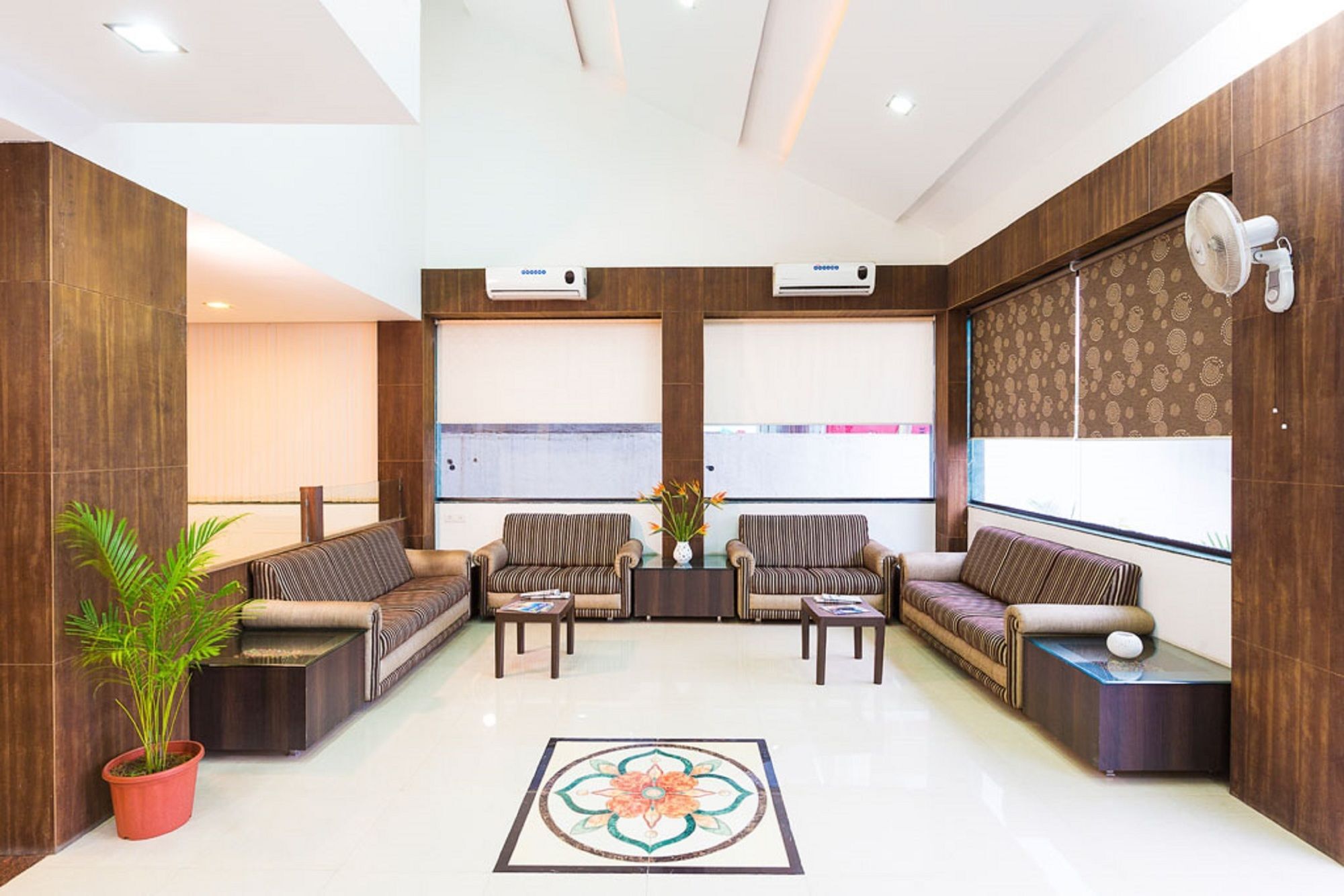 Hotel Shirdi Sai Wada Экстерьер фото